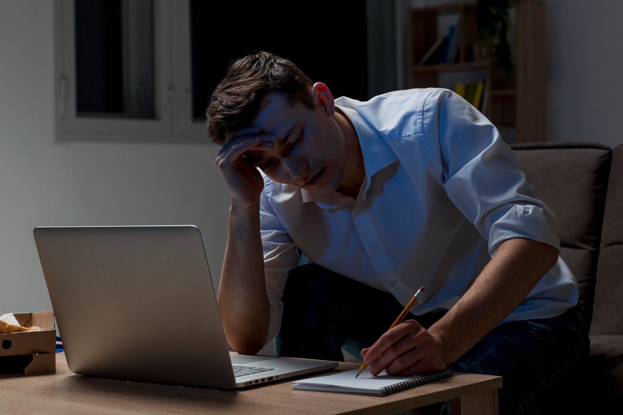 Burnout não é frescura: entenda a exaustão crônica ligada ao trabalho, quais os sintomas e como agir