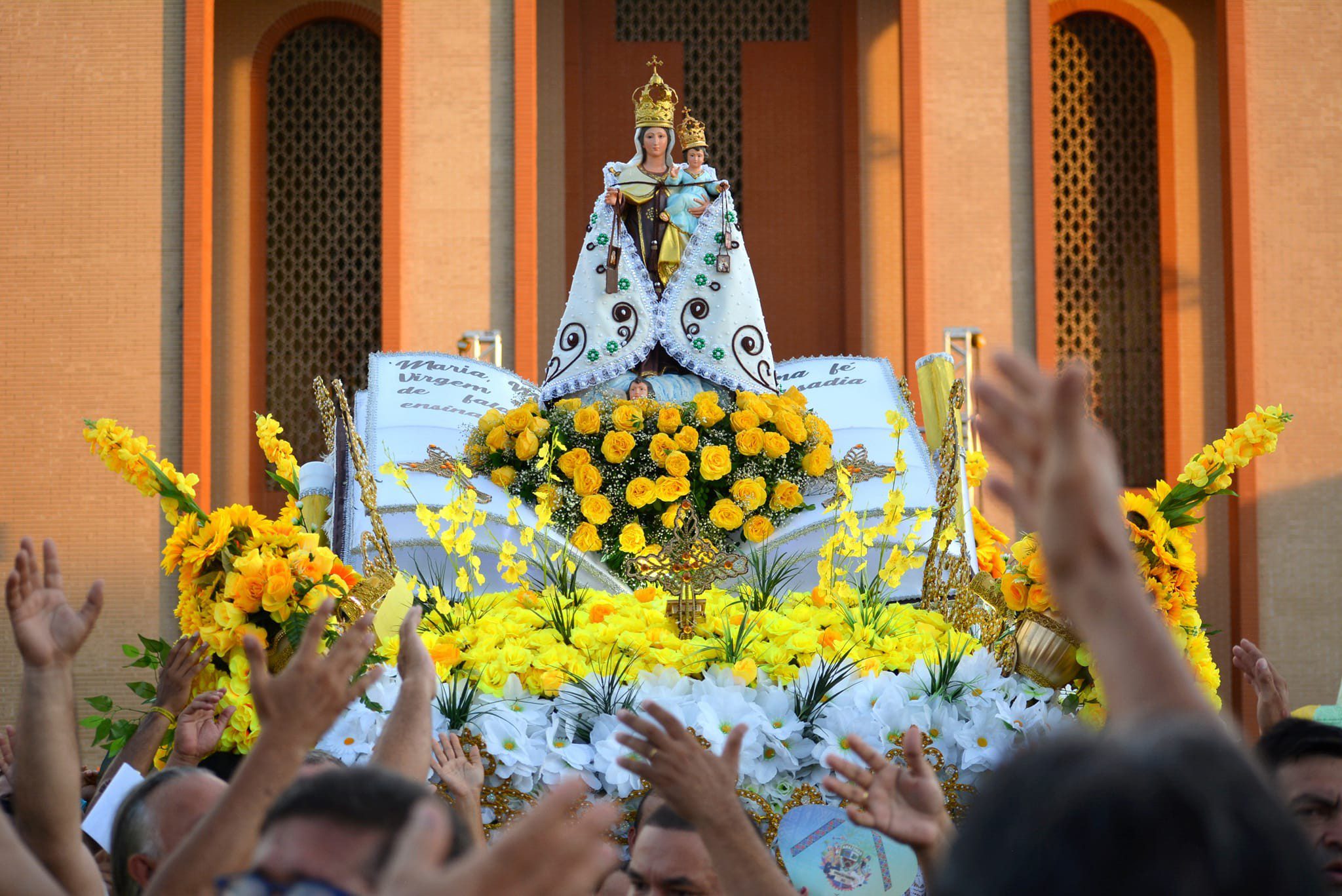 Festival de Parintins nasceu da fé católica e da campanha para construir a catedral da cidade