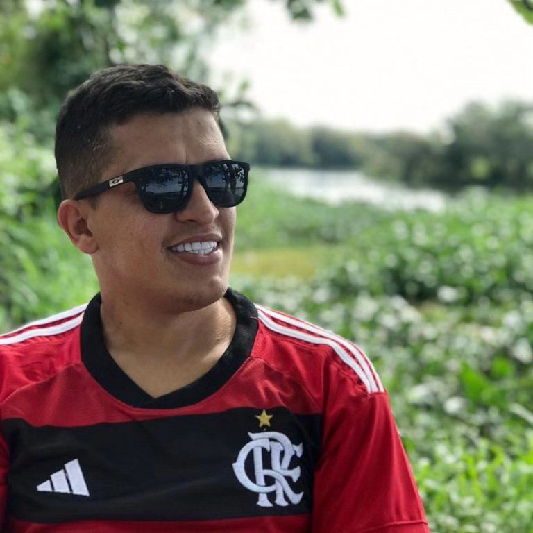 Polícia Civil faz operação em batalhão da PM e apreende pistolas de sargento suspeito de matar comerciante em Nova Iguaçu