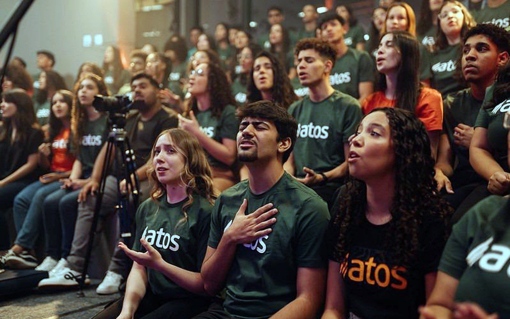 Acampamento reúne mais de 5 mil jovens para evento religioso durante feriado prolongado em Lavras, MG
