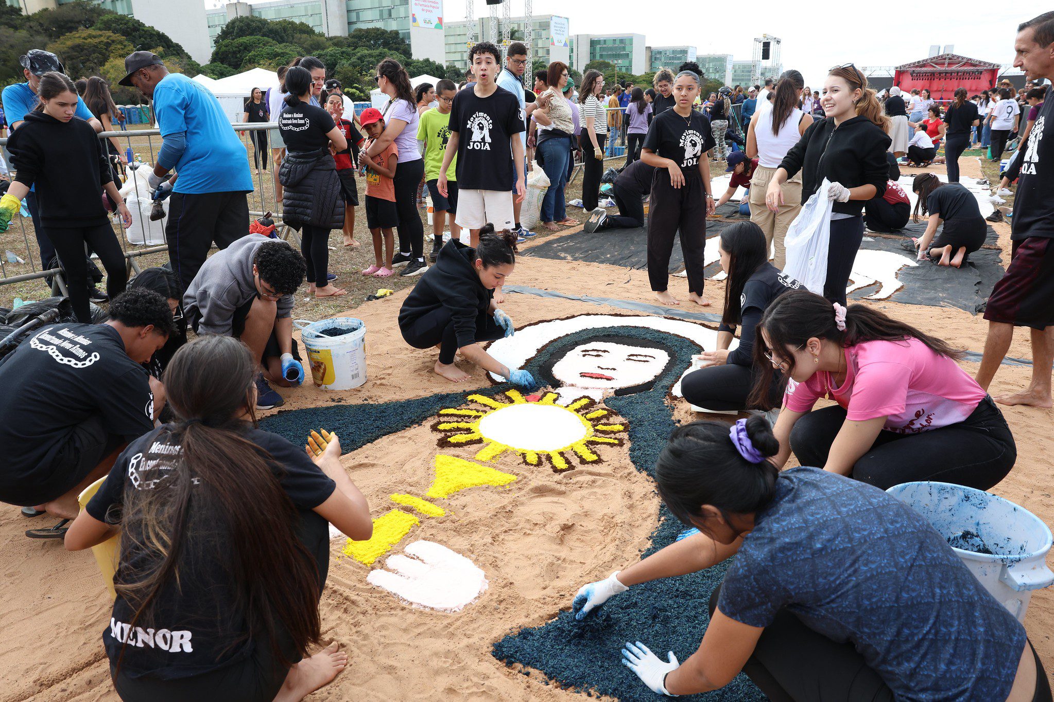 Corpus Christi: veja montagem de tapetes na Esplanada dos Ministérios, em Brasília