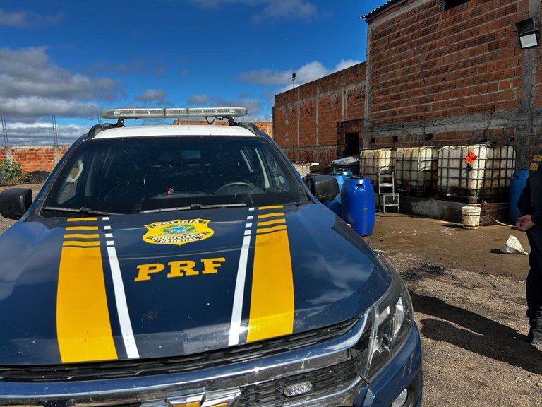 PRF apreende mais de 5.800 litros de combustível em operação de combate a roubos na BR-251