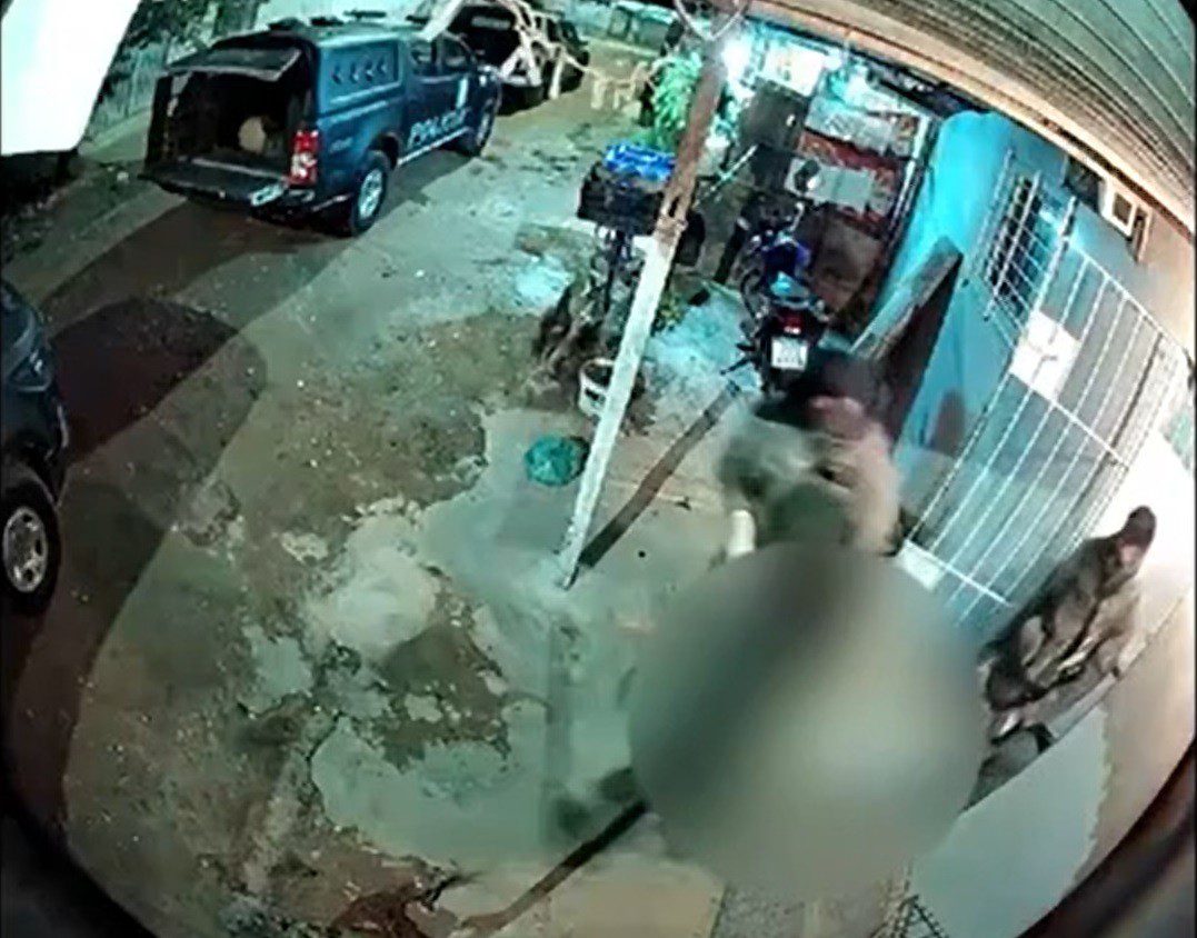 Justiça manda soltar e decide levar a júri PMs acusados de invadir casa e executar homens em comunidade