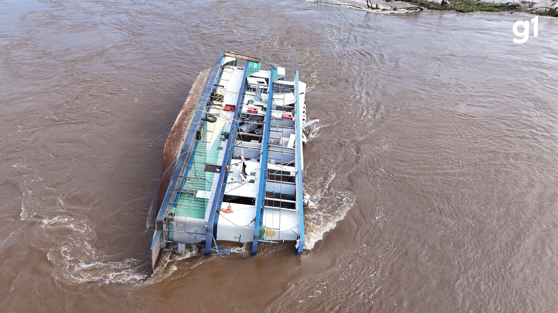 VÍDEO: Quase dois meses depois, governo de RO ainda tenta resgatar barco hospital que afundou no rio Mamoré