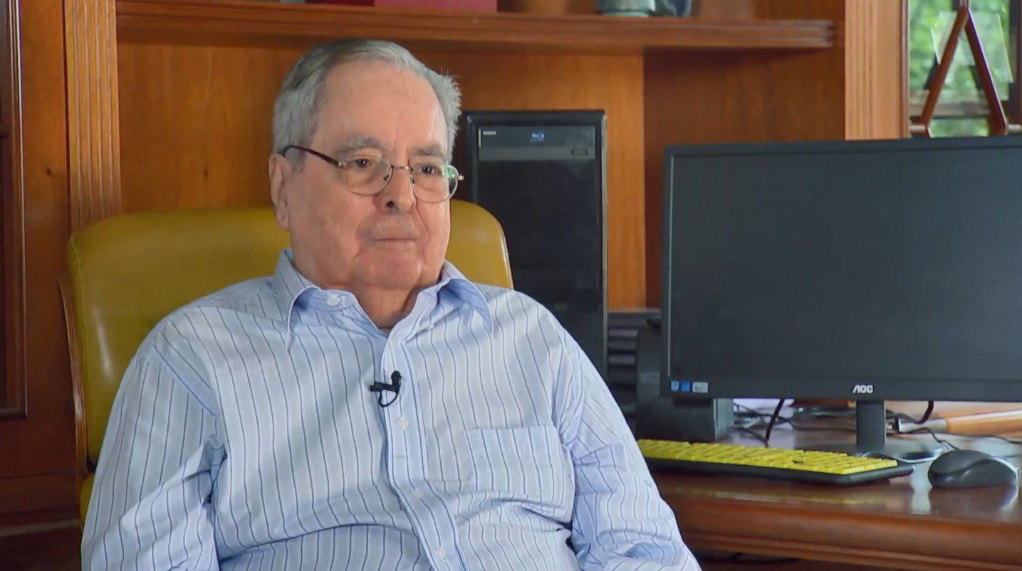 Benedito Ruy Barbosa tem alta do hospital após um mês internado em SP