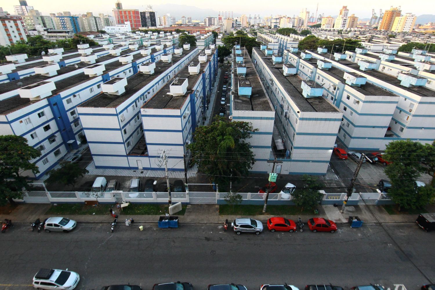 Justiça absolve três homens após entrada ilegal da polícia em imóvel com 3,7 kg de drogas