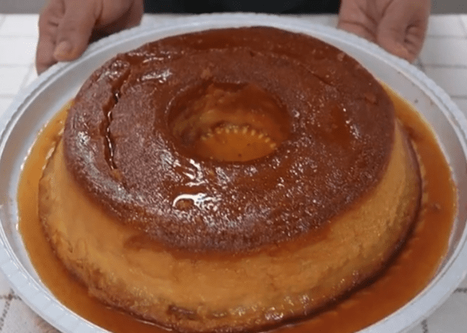 Saiba como preparar um bolo de pudim de milho cremoso para servir durante o São João