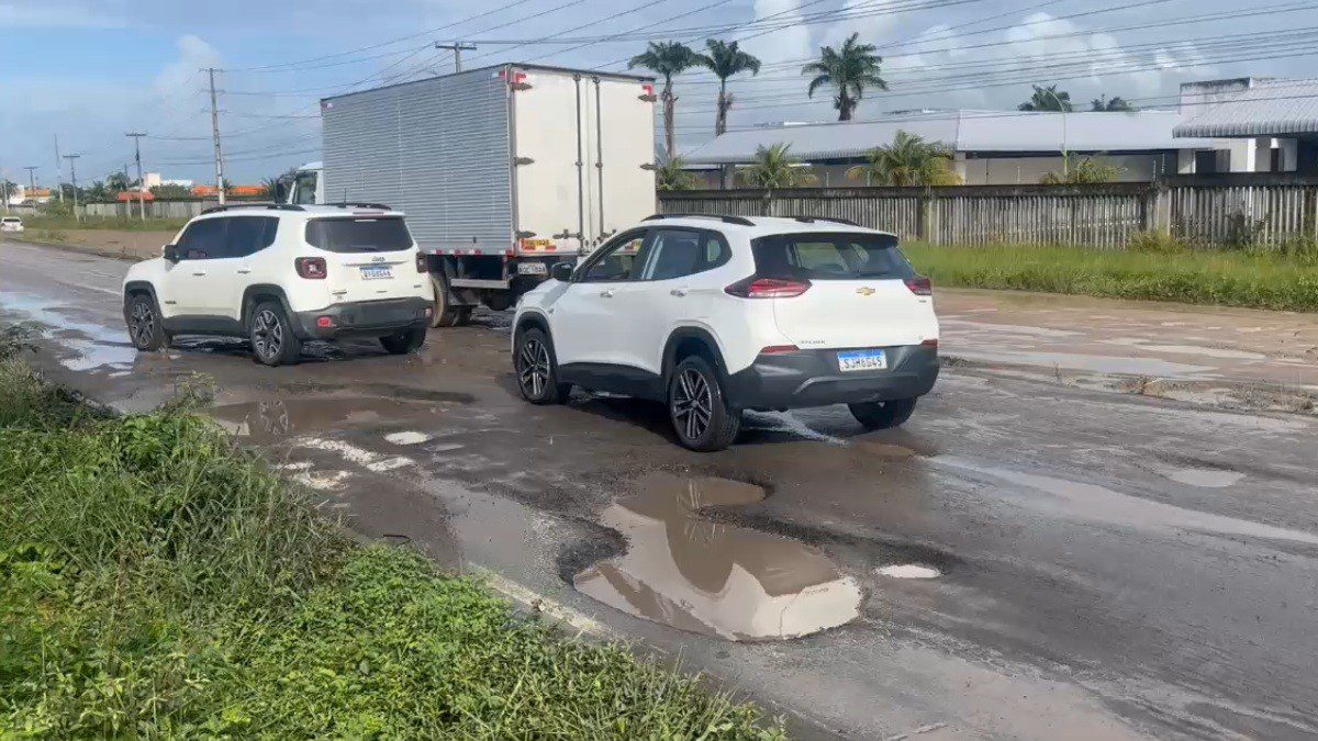 Buracos abertos em desvio na BR-304 e causam congestionamentos na Grande Natal