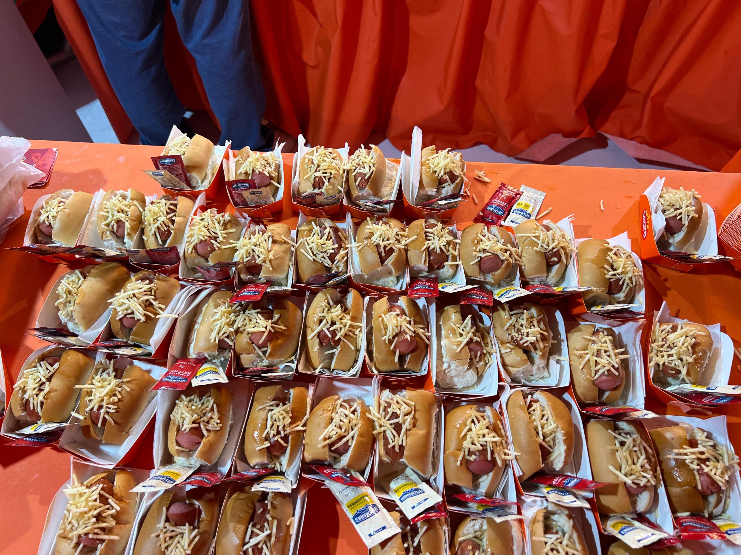 Cachorro-quente, maquiagem e fraldário: conheça o que oferecem as ativações do Parque do Povo no São João de Campina Grande