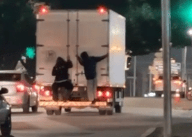 VÍDEO: jovens são flagrados pendurados na traseira de caminhão em movimento na avenida Itavuvu em Sorocaba