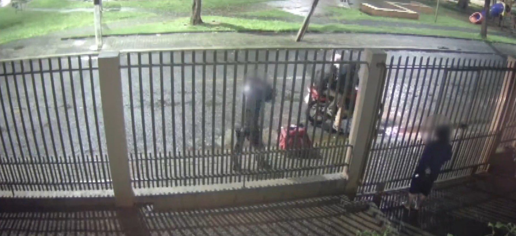 Vídeo mostra assalto a motoboy durante entrega em Foz do Iguaçu