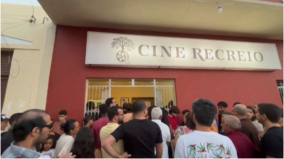 Cinema de rua renasce em Floresta: após 10 anos fechado Cine Recreio reabre