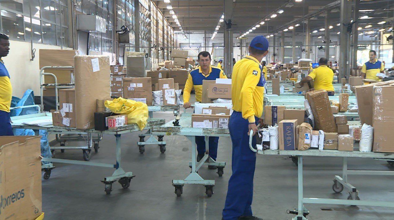 Brasileiros gastam quase R$ 15 bilhões em encomendas internacionais em 2024; novo recorde