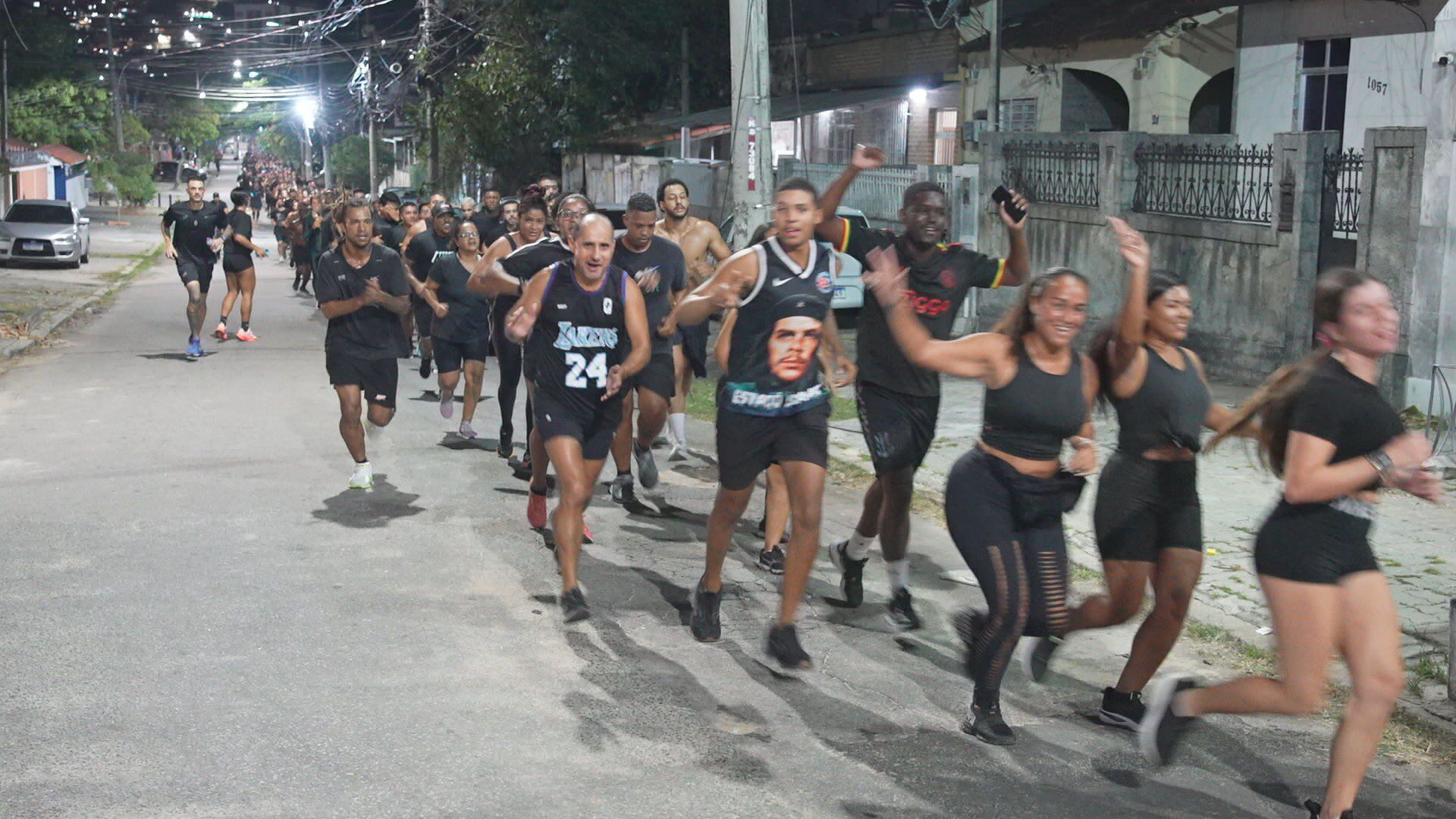 ‘Crews’: conheça os grupos de corrida que reúnem centenas na Zona Norte e na Baixada e transformam vidas