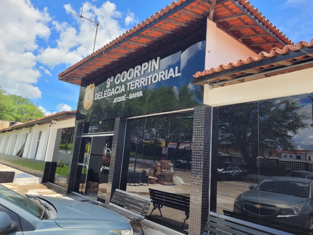Ataque a tiros deixa três homens feridos na Bahia; vítimas fugiram para dentro de academia