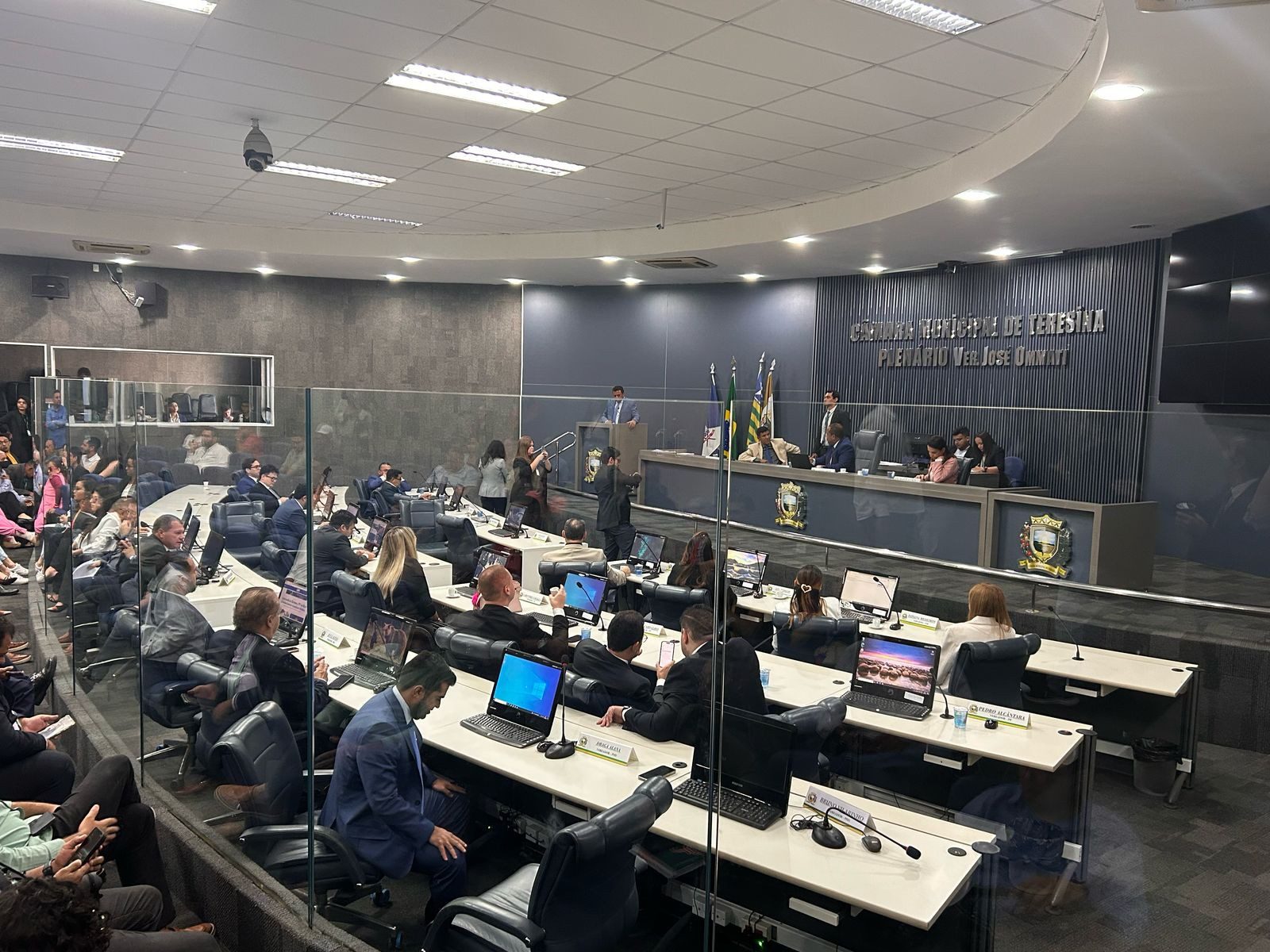 Vídeo: Vereadores voltam a discutir na Câmara Municipal de Teresina e presidente convoca reunião geral