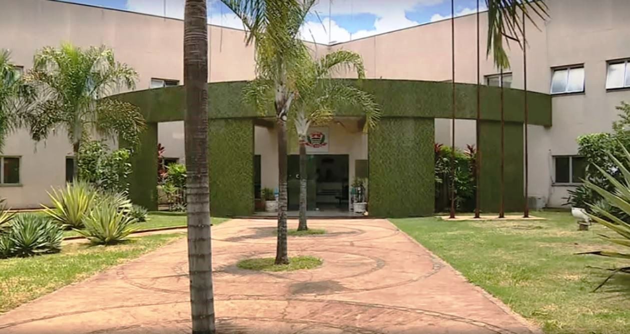 Homem é preso por abuso sexual de neta de consideração de 15 anos no interior de SP; vítima usou faca para se defender