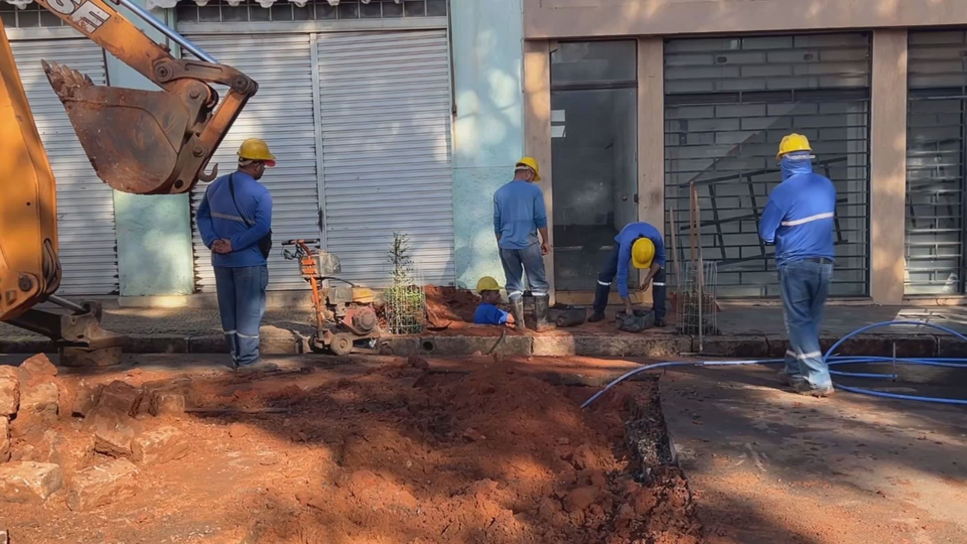 Avenidas são interditadas para manutenção da rede de esgoto em Marília