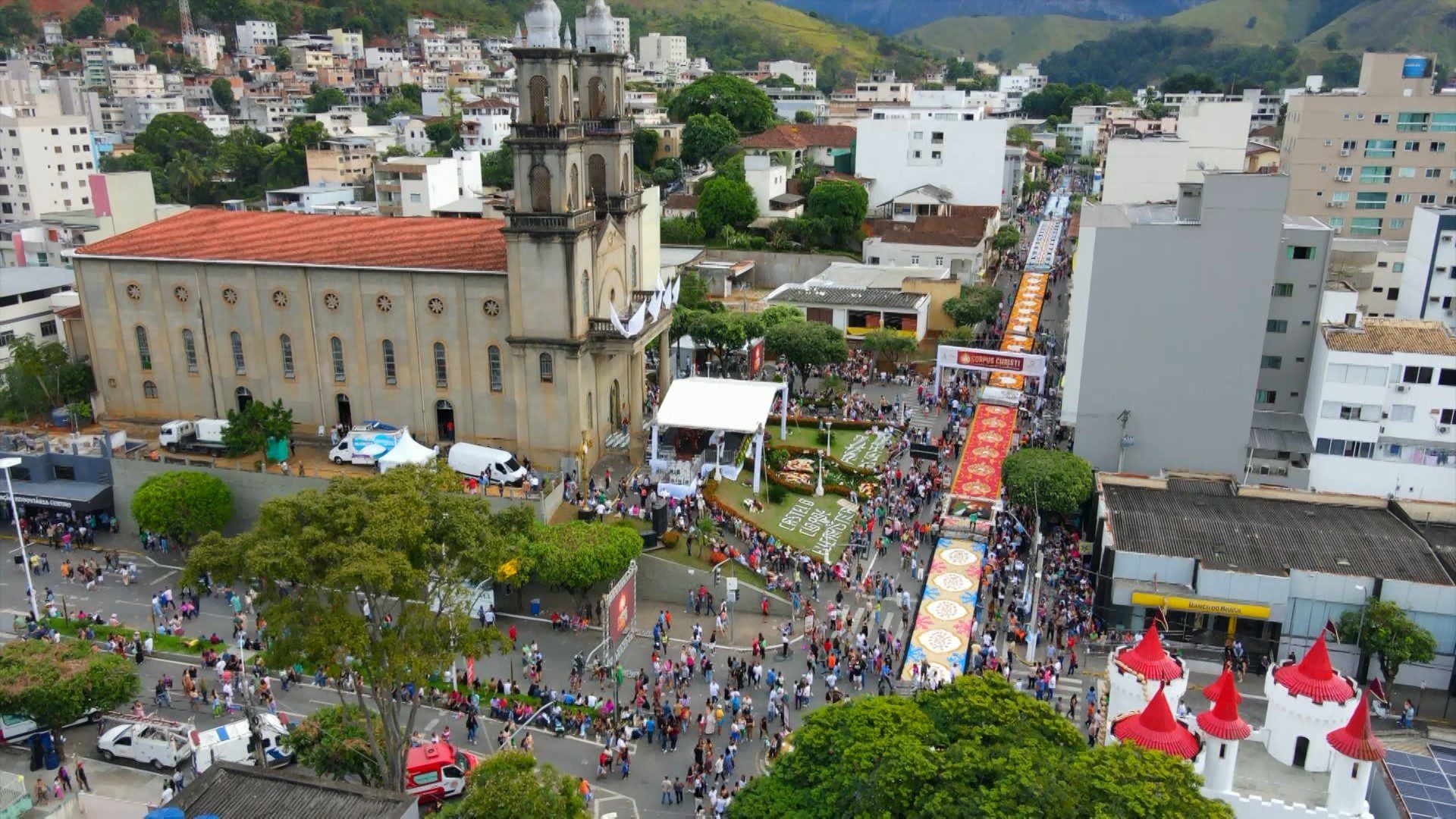 Corpus Christi: conheça a tradição dos tapetes de Castelo, no Sul do ES, uma das maiores do país
