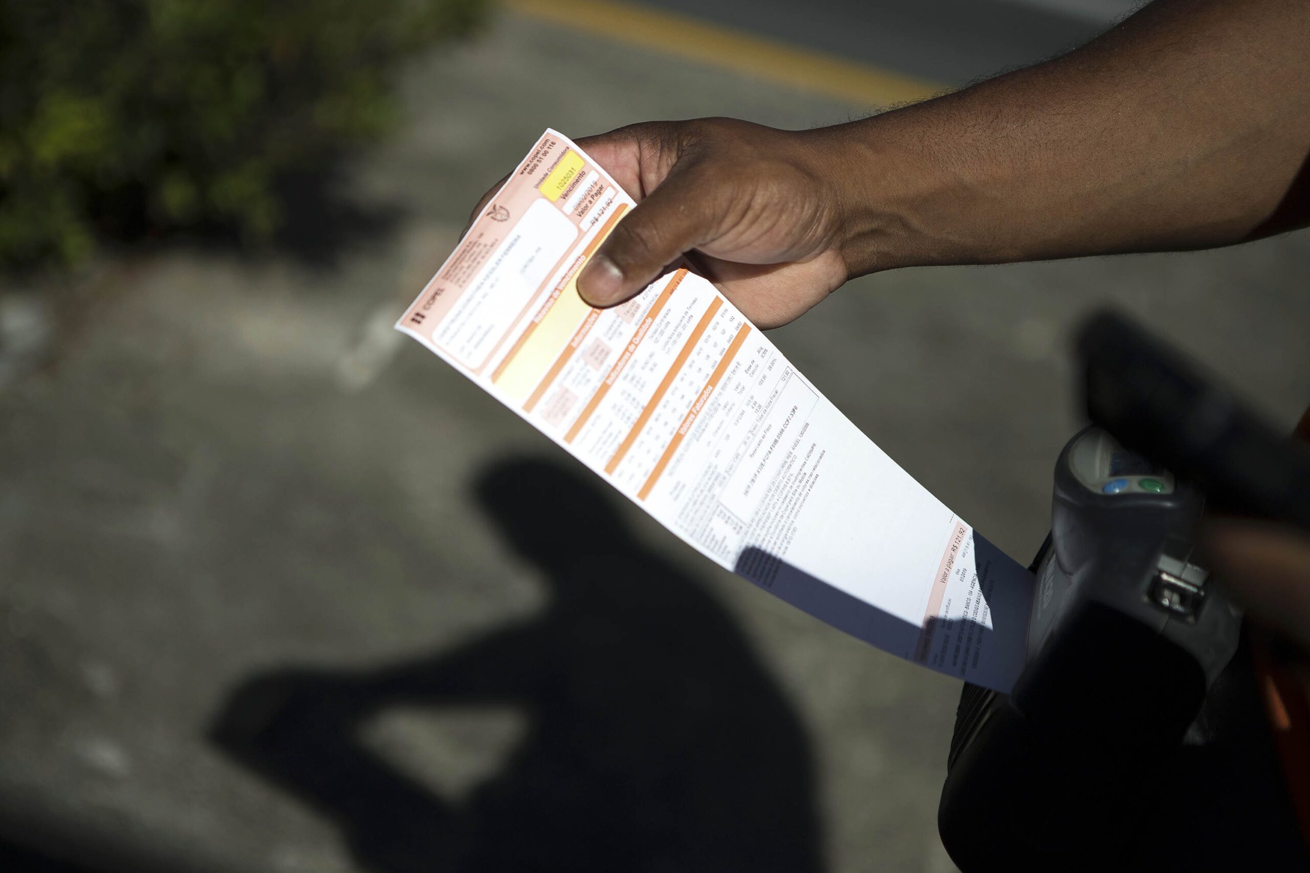 Mais de 2 milhões de pessoas podem ter gratuidade na conta de luz no Paraná; veja requisitos