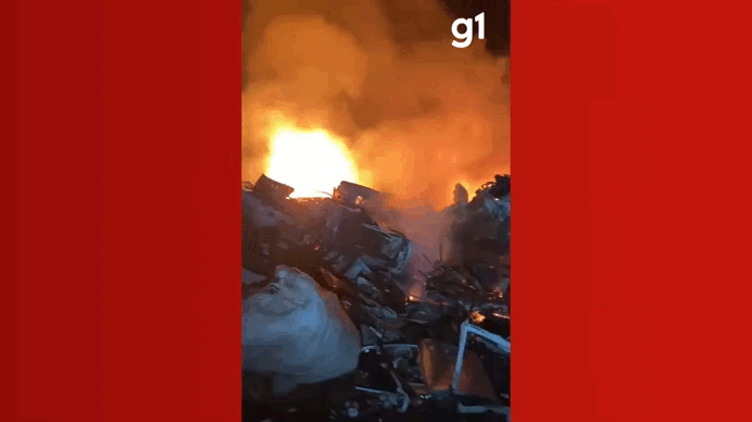 Incêndio atinge depósito de materiais recicláveis às margens da BR-262, em Reduto