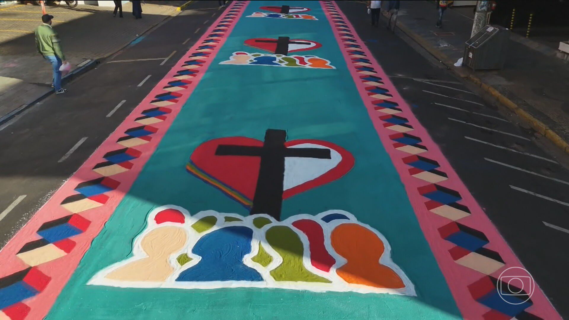 Corpus Christi: ruas do país ganham tapetes coloridos confeccionados por fiéis