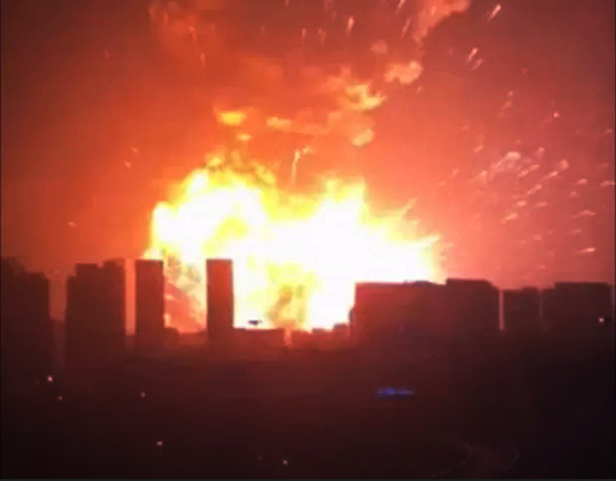 É #FAKE que vídeo de grandes explosões mostre Tel Aviv; gravação foi feita na China em 2015
