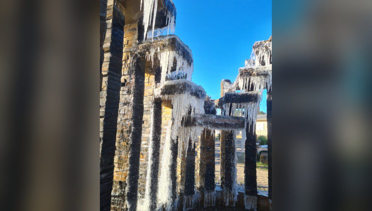 Dia mais frio do ano em Santa Catarina com -8,06ºC tem sincelo e chafariz congelado; VÍDEO