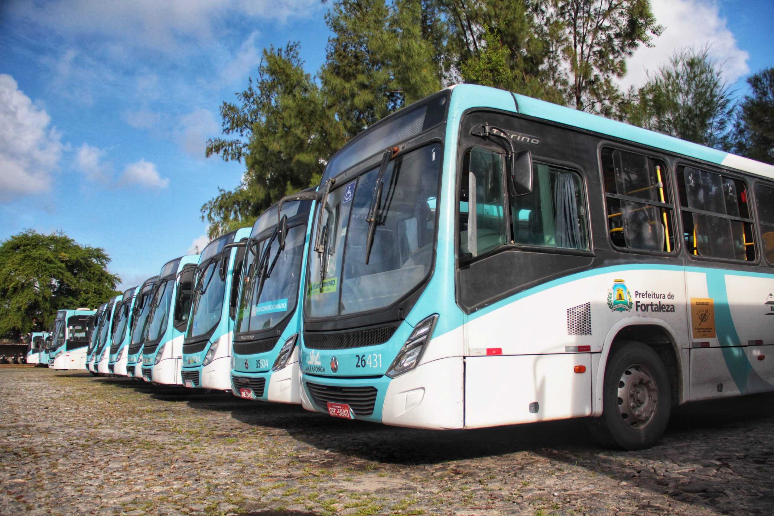 Homem com tornozeleira eletrônica é preso por importunação sexual contra mulher e adolescente em ônibus