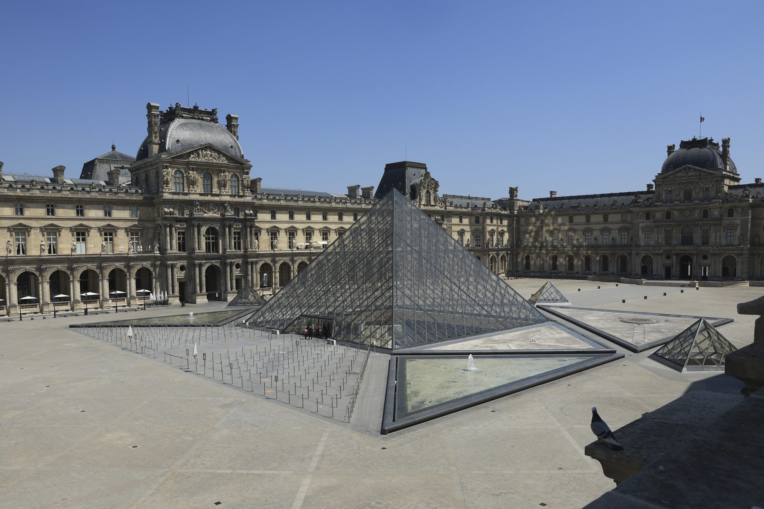 Louvre fechado: funcionários entram em greve contra turismo em excesso