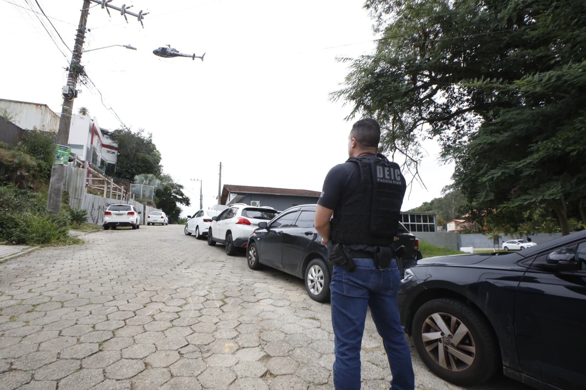 Investigado por abordar delegado-geral outros 2 policiais em morro de Florianópolis é preso