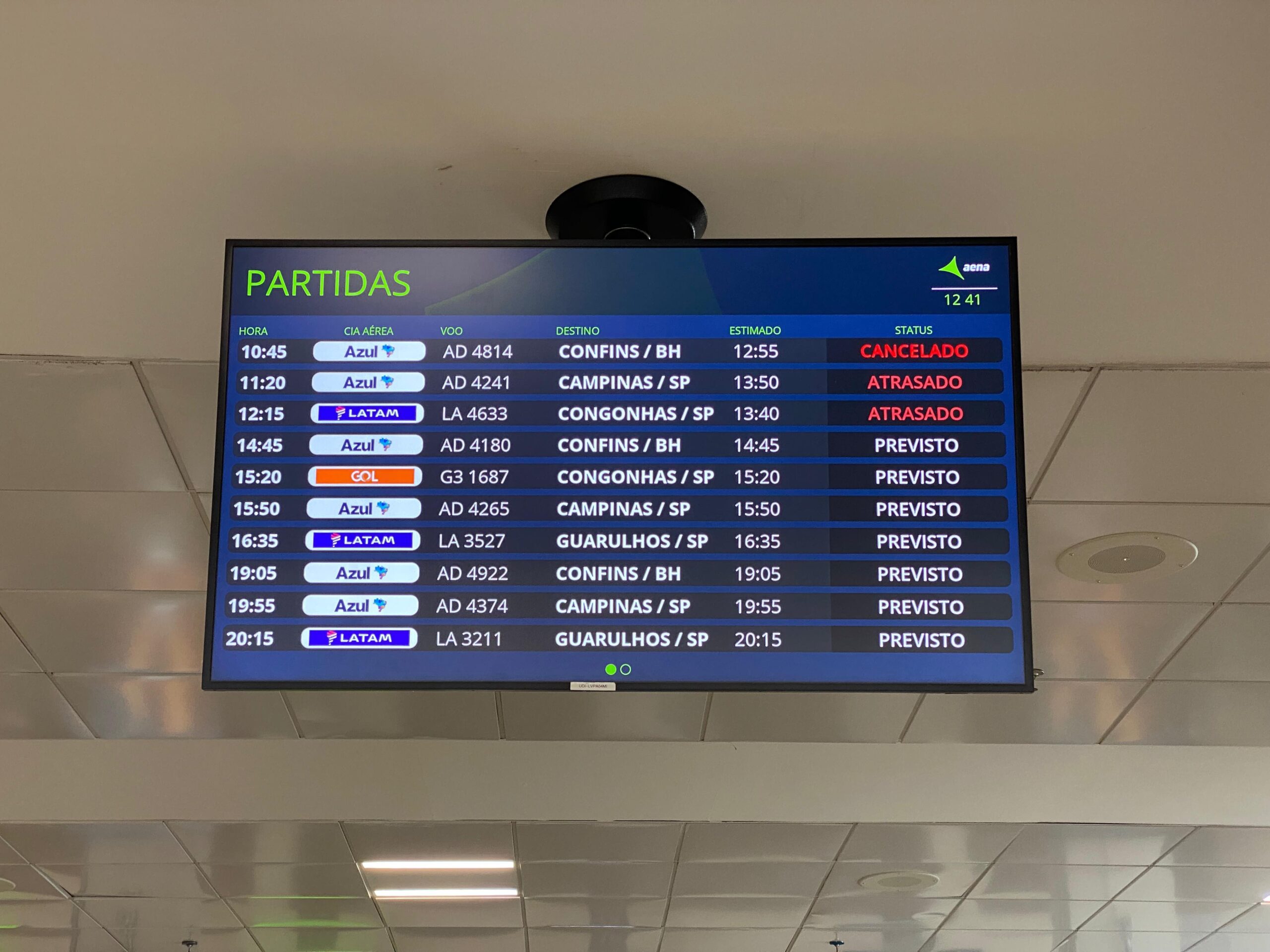 Aeroporto de Uberlândia tem voos cancelados e atrasados devido a nevoeiro