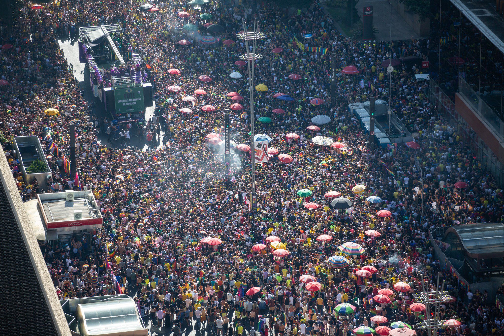 29ª Parada do Orgulho LGBT+ celebra envelhecimento e convoca levante de leques neste domingo