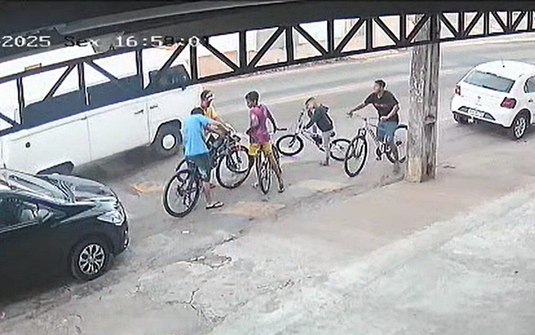 Adolescente morre e outro fica gravemente ferido após pegarem “rabeira” em caminhão e serem atropelados em Varginha, MG