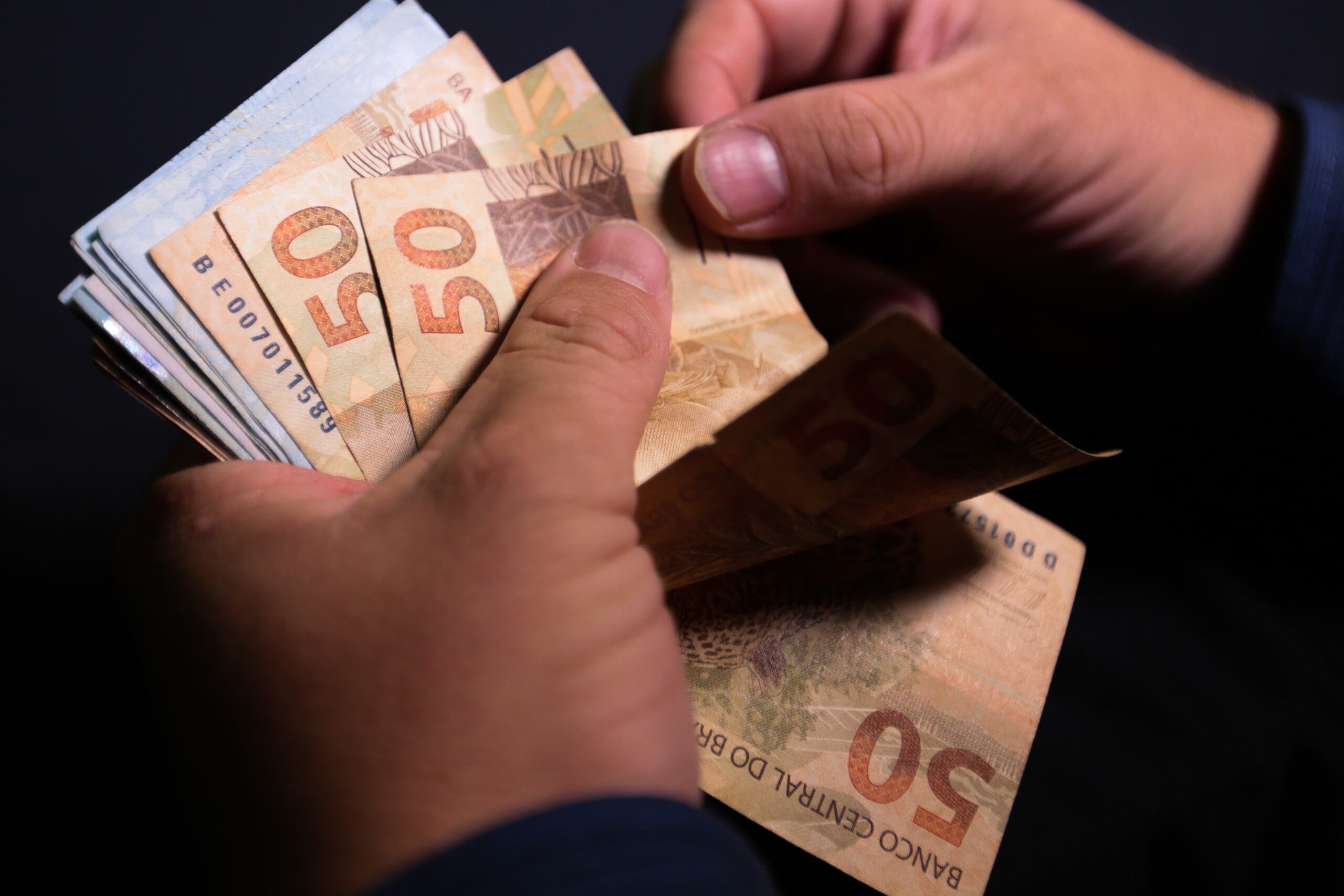 Selic a 15%: o que muda no seu bolso e como ficam poupança, CDB e Tesouro