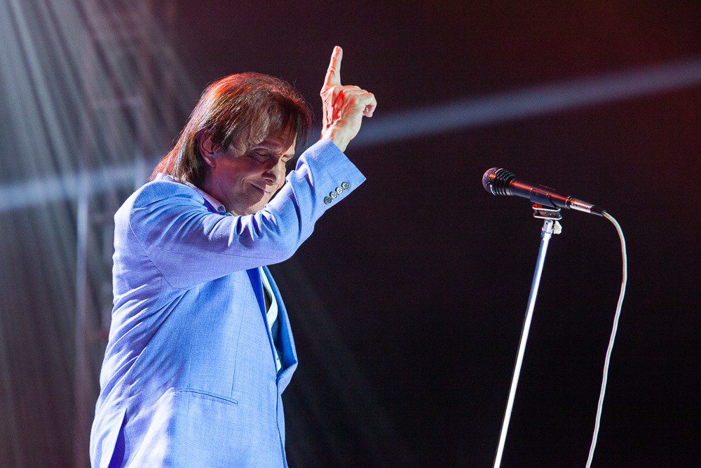 Roberto Carlos se apresenta na Festa Junina de Votorantim neste sábado