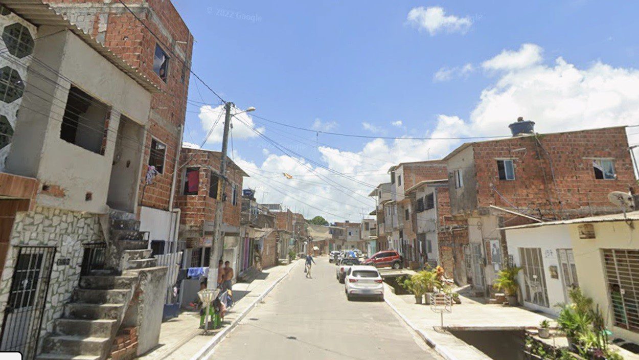 Mulher é morta por companheiro e corpo é descoberto após criminoso tocar fogo em casa; homem foi preso em flagrante por feminicídio