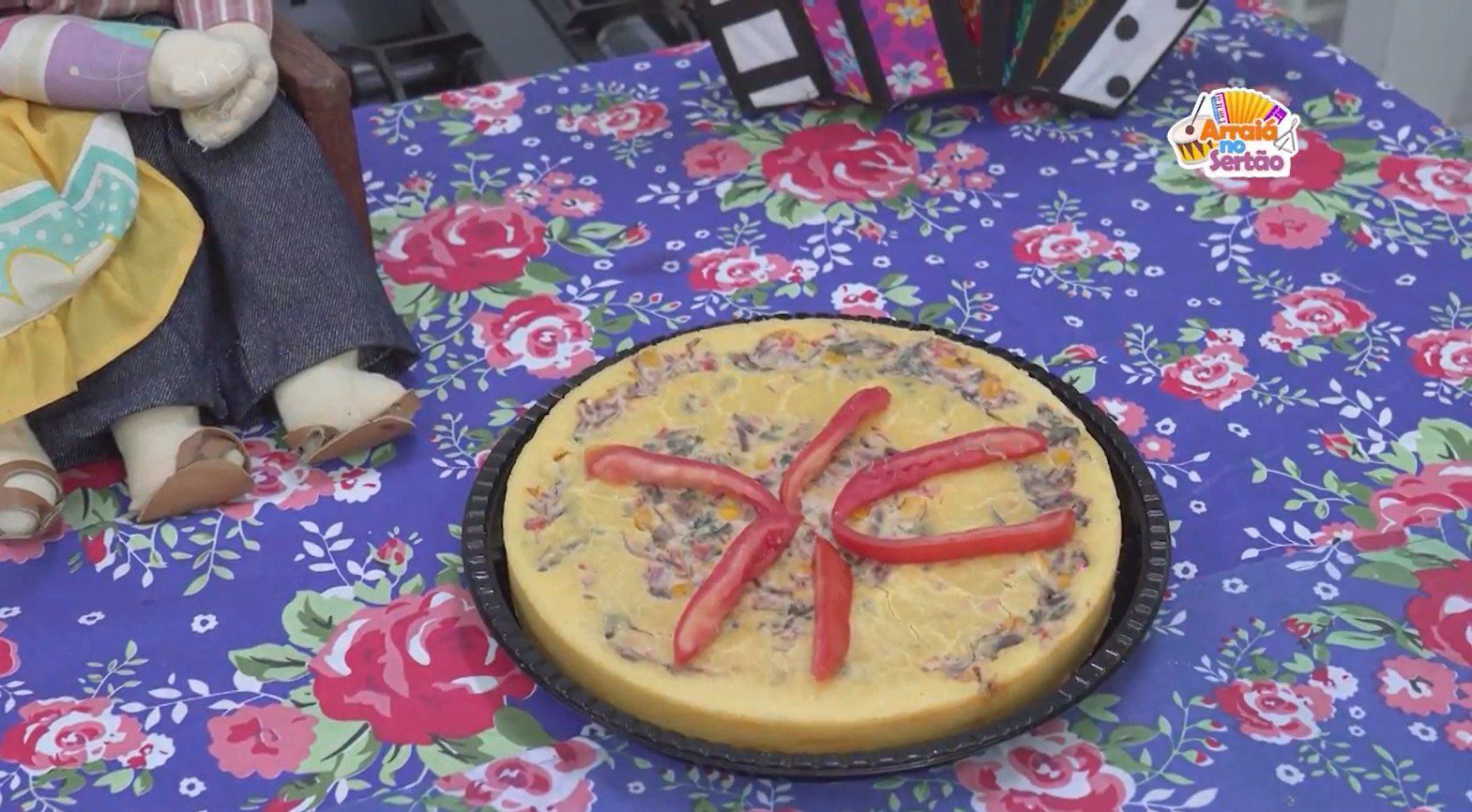 Aprenda a fazer a torta do vaqueiro, com carne de sol e massa à base de coalhada