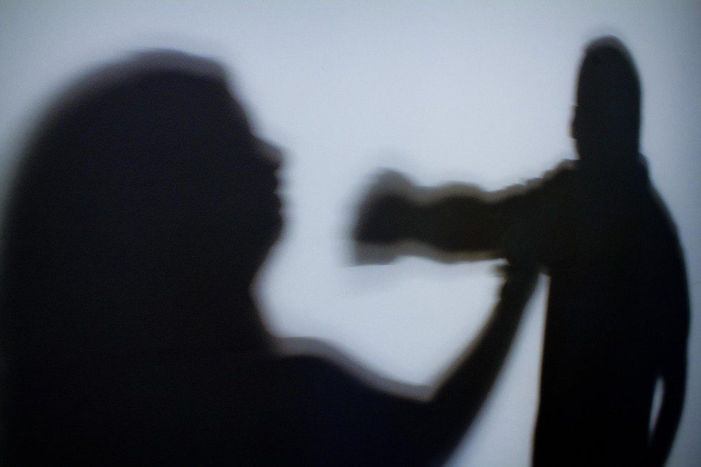 Homem estupra ex-companheira enquanto ela dormia em Planaltina