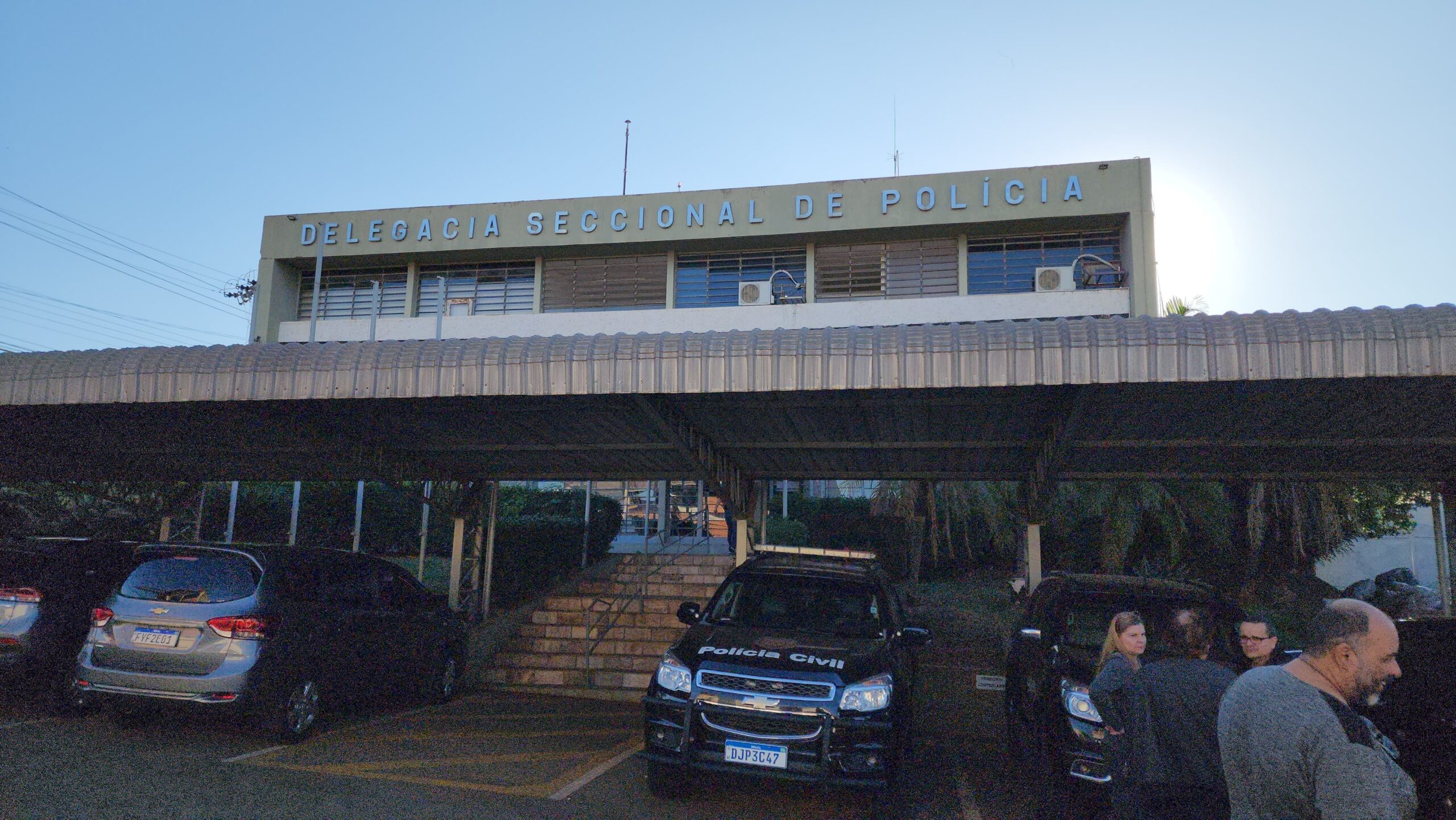 Jovem é preso por tráfico de drogas após fugir e ser atropelado por viatura em Limeira