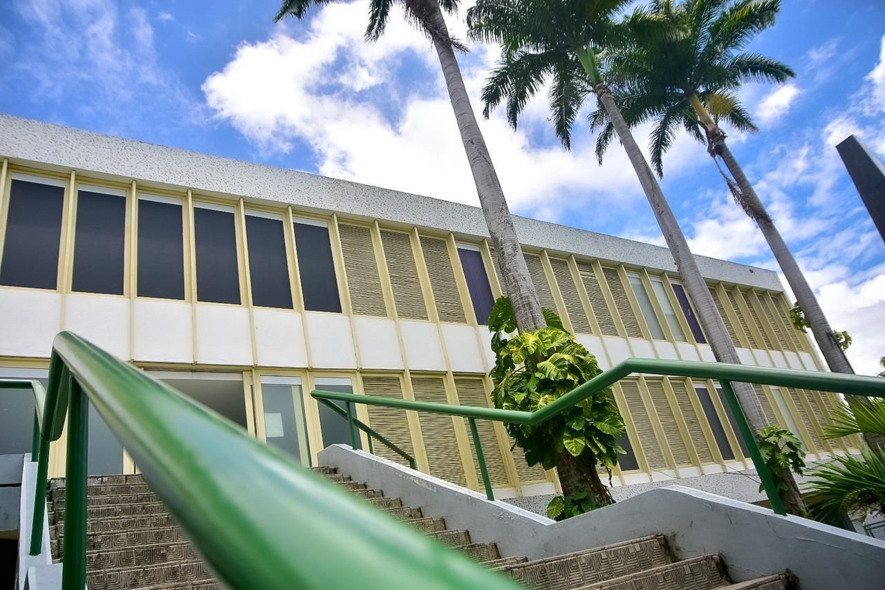 Caruaru abre seleção com 100 vagas para gestor escolar; salários chegam a R$ 6.200,00