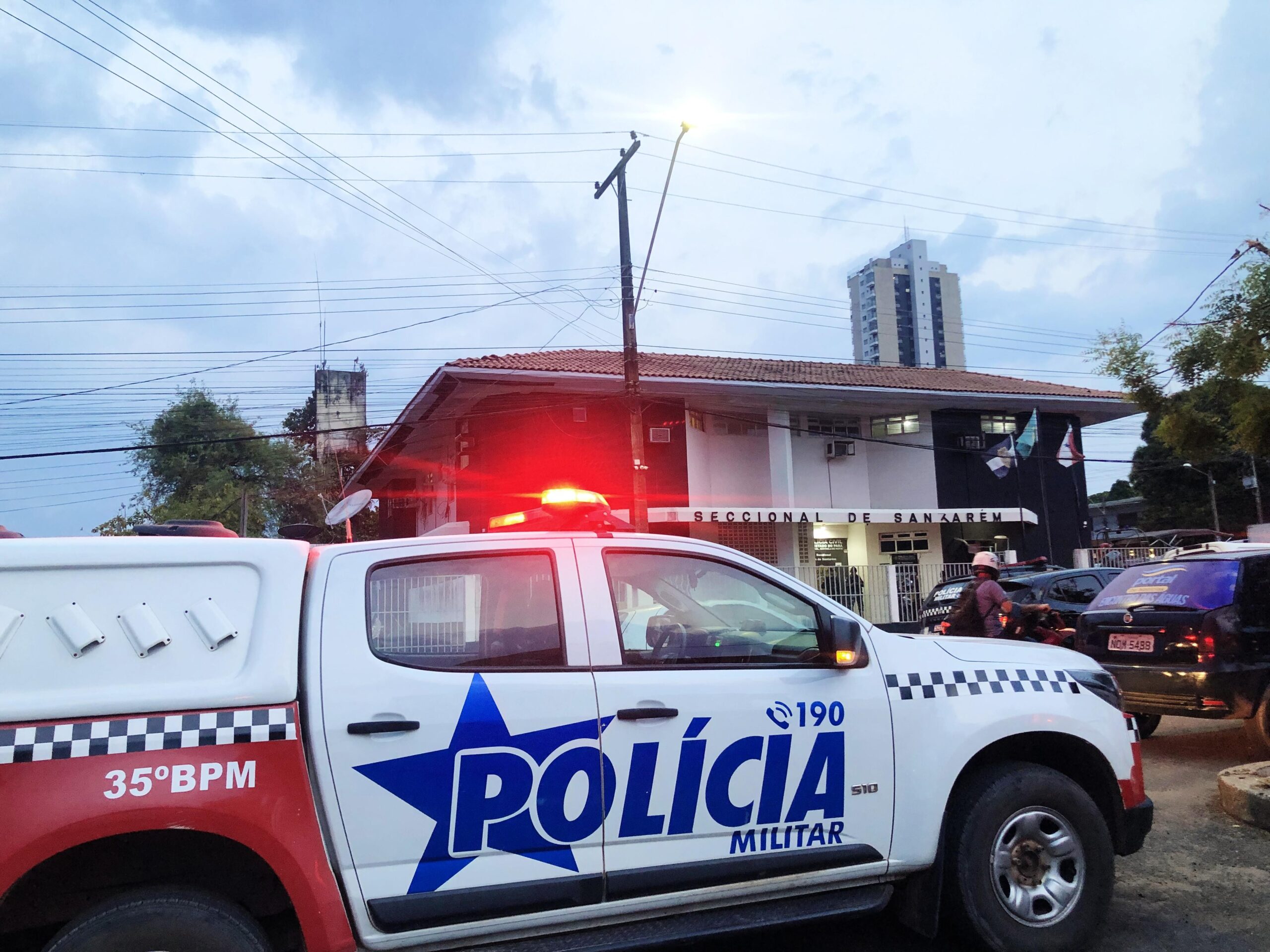 Polícia Militar prende três suspeitos de assalto em motel no bairro Diamantino, em Santarém