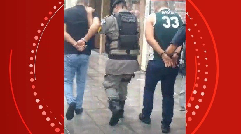 Homens investigados por aplicar golpes são presos dentro de agência bancária no centro de Maceió