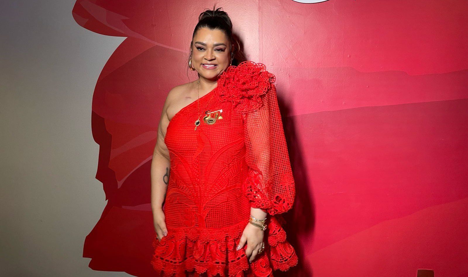 Preta Gil faz jus ao tributo do prêmio feminino WME Awards pela atuação em várias frentes do mercado da música