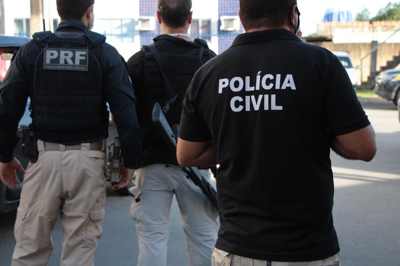 Homem morre e mãe e filho são baleados em Salvador