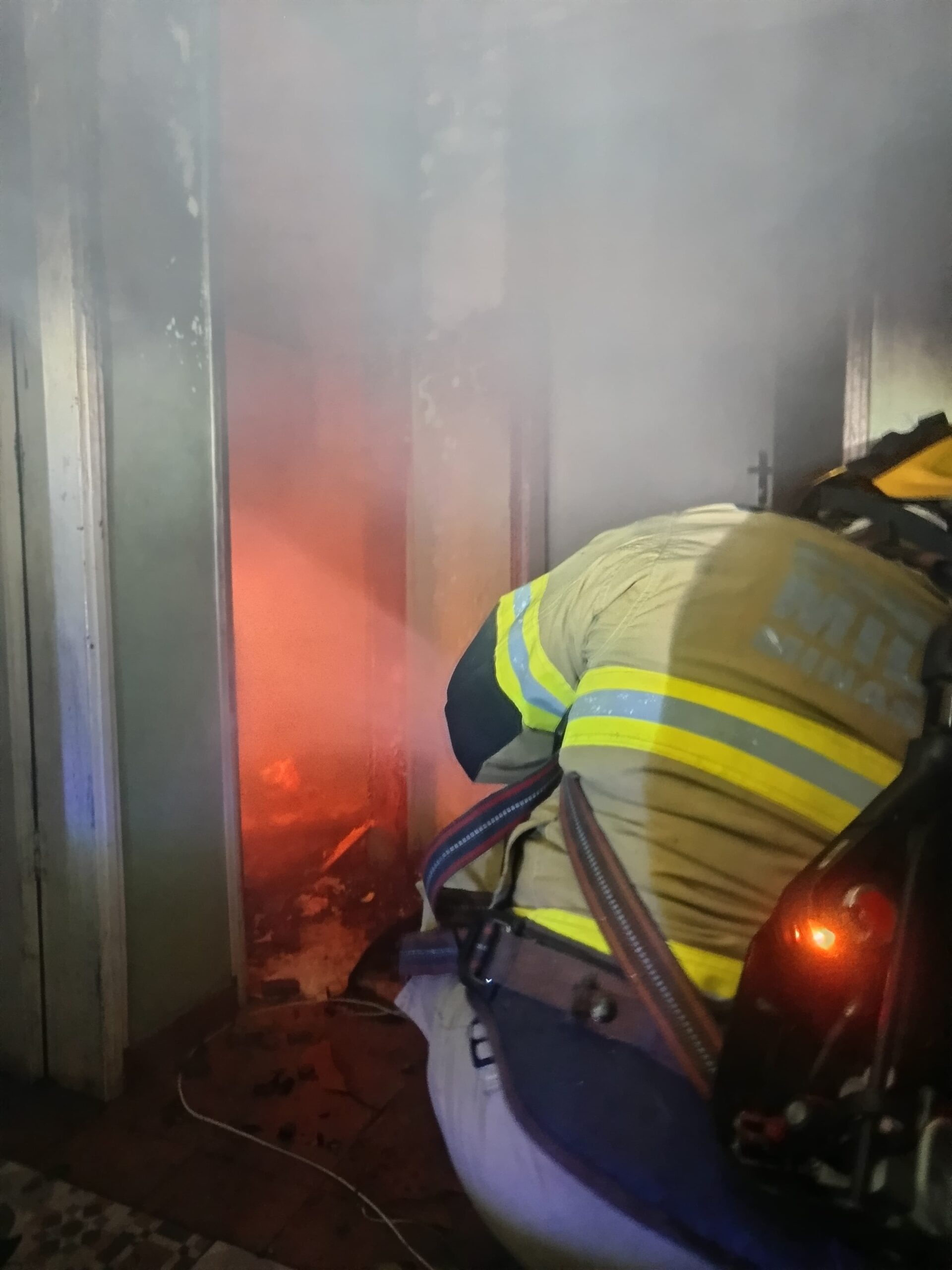 Homem tem queimaduras em 76% do corpo após casa dele ser atingida por incêndio em Bocaiúva