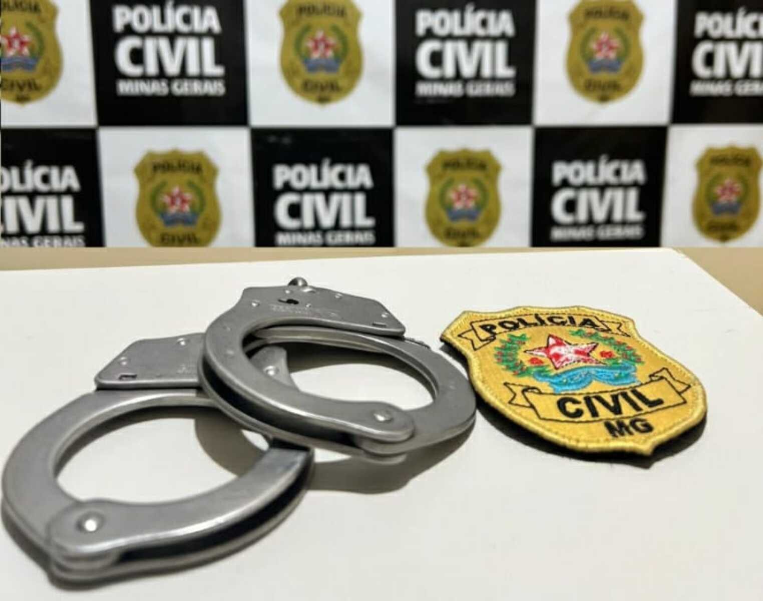 Moradores são encontrados enterrados sob bananeiras em quintal de casa; polícia investiga crime