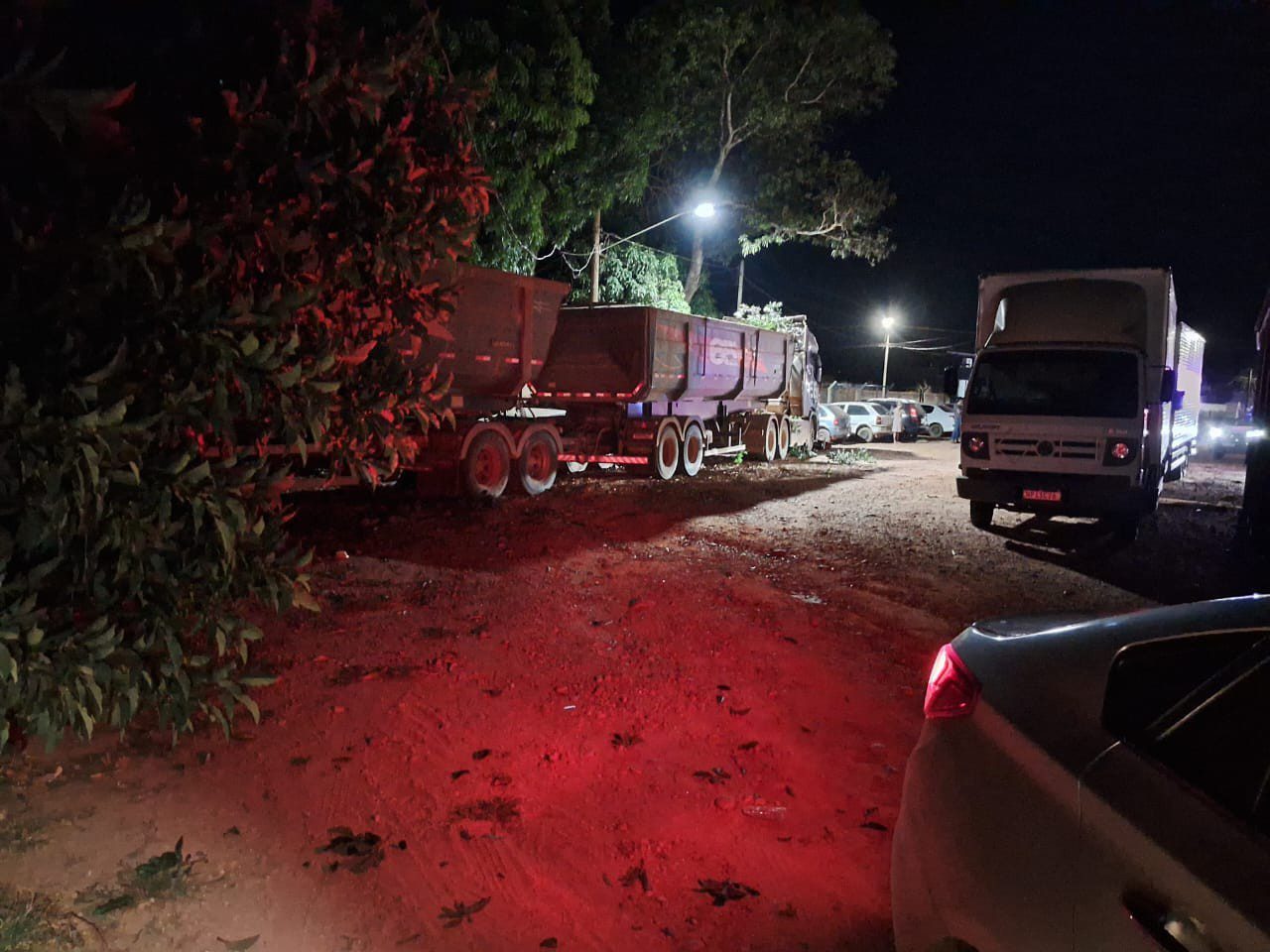 Caminhoneiro tem mal súbito no volante, bate em mais de 10 veículos e morre em MT