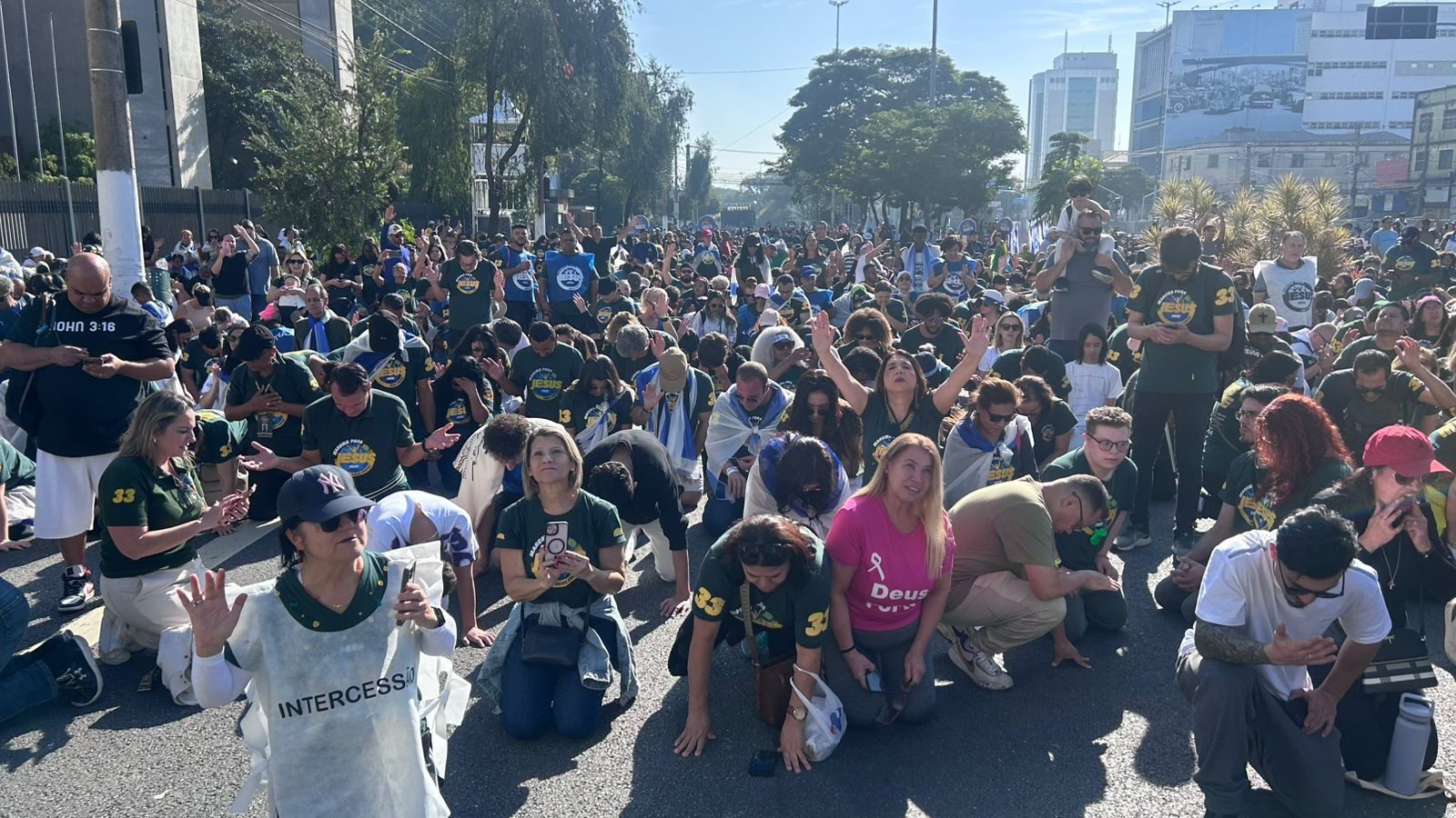 Marcha para Jesus reúne milhares de evangélicos nas ruas de SP neste feriado