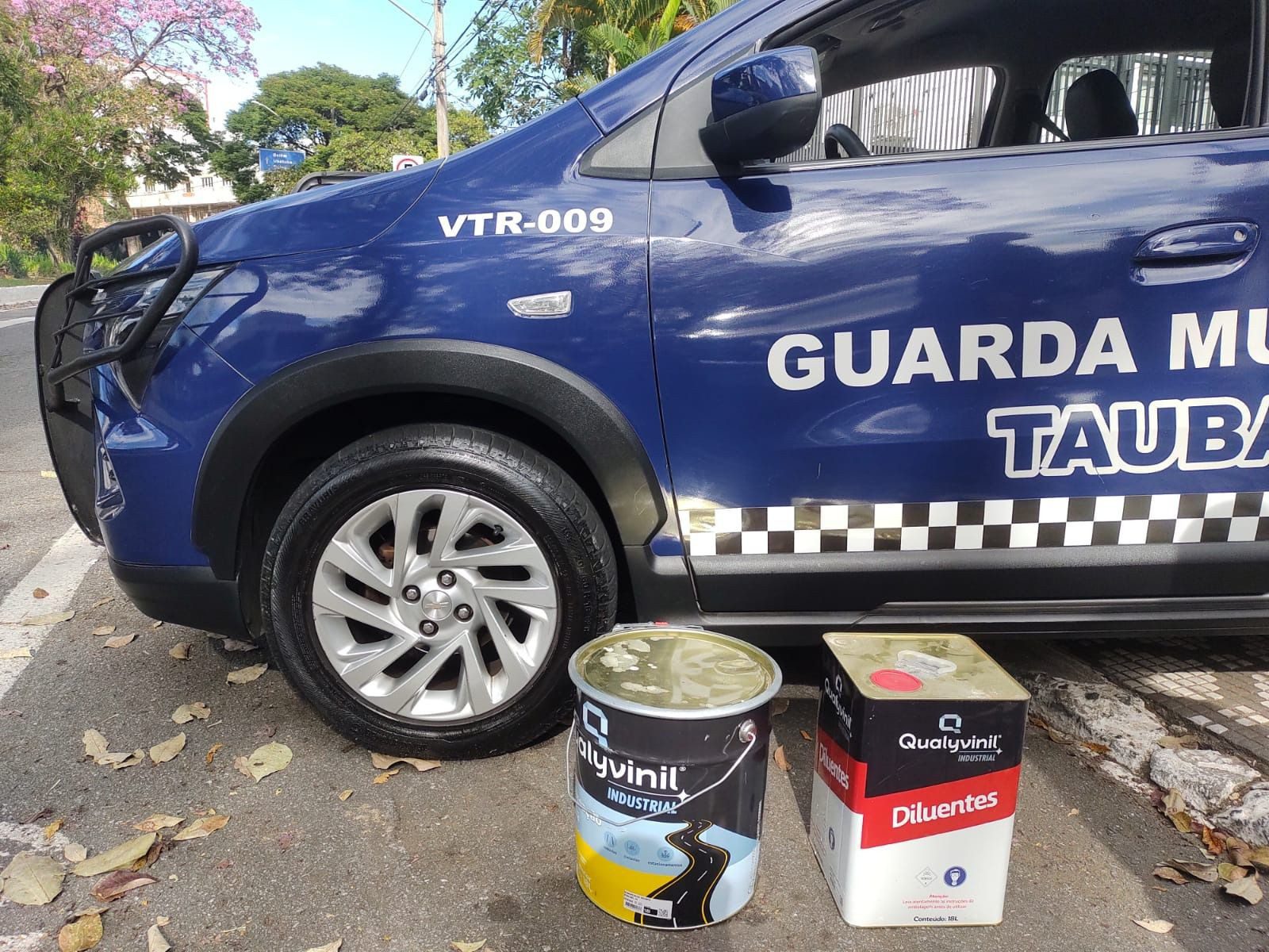 Prefeitura de Taubaté afasta funcionário público que foi preso suspeito de furtar galão de tinta